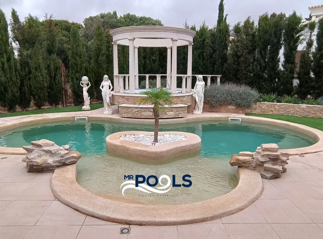 Piscina em manutenção