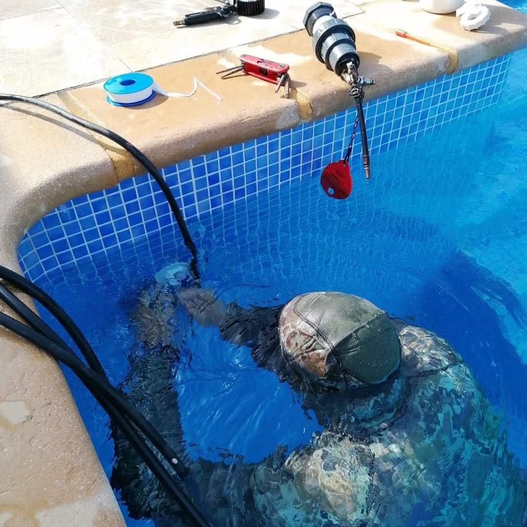 Piscina em manutenção